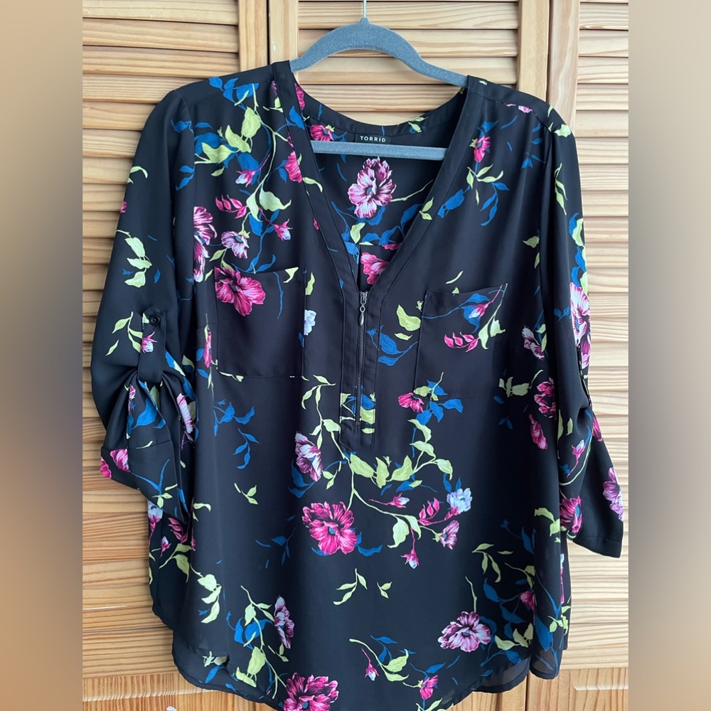 Torrid blouse with 3/4 sleeves. Size 0. Excellent condition, like new